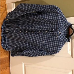Large Blue vineyard vines Tucker shirt.